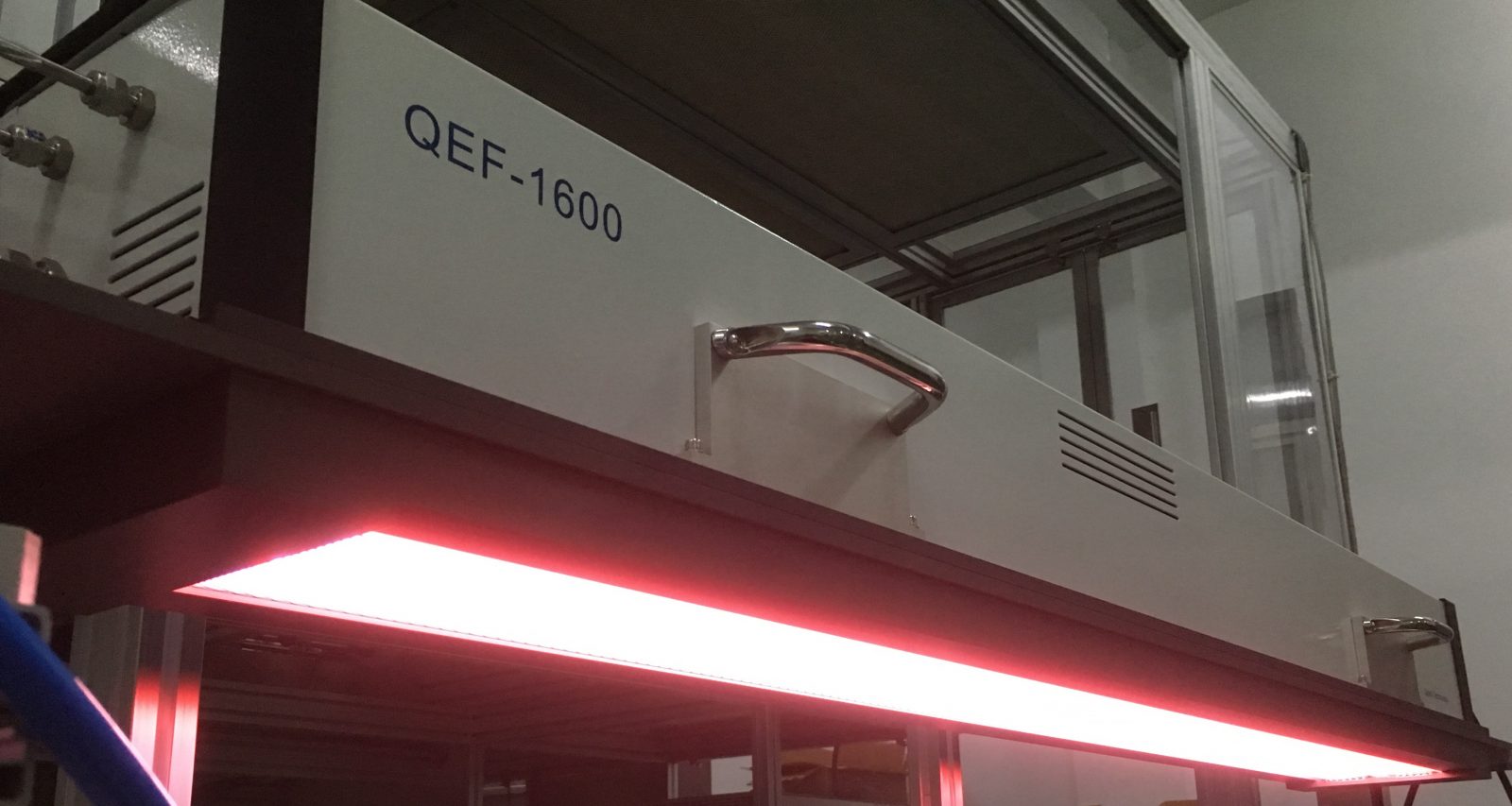 QEF1600-2点灯外観